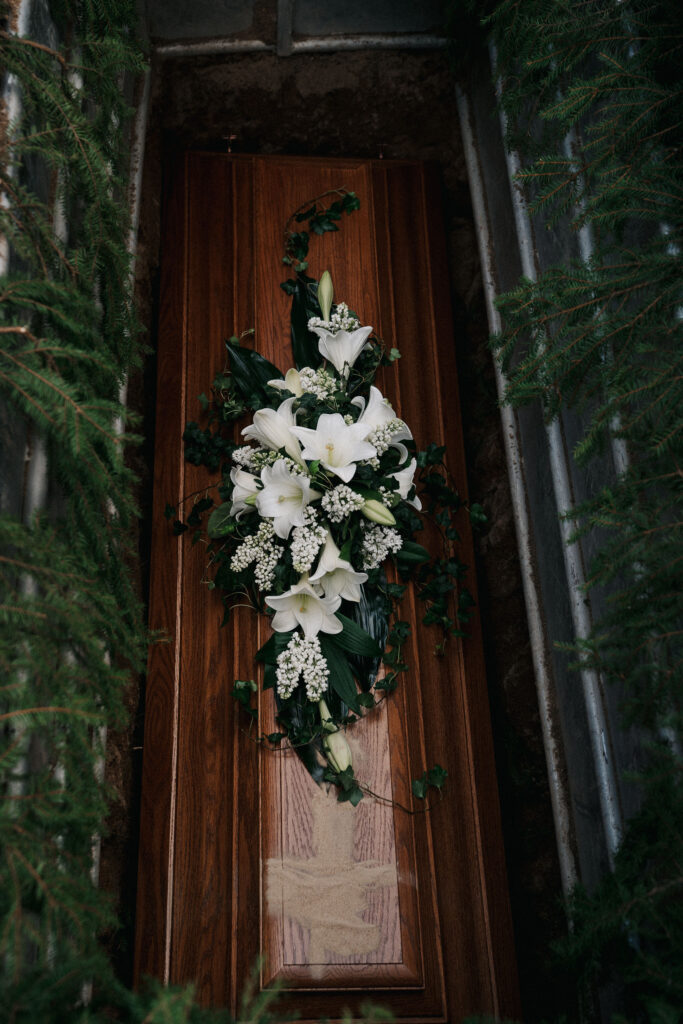 hautajaiskuvaus-turku-turun-seudulla-hautajaisten-valokuvaus-kuvaus-siunaustilaisuus-valokuva-hautajaisvalokuva