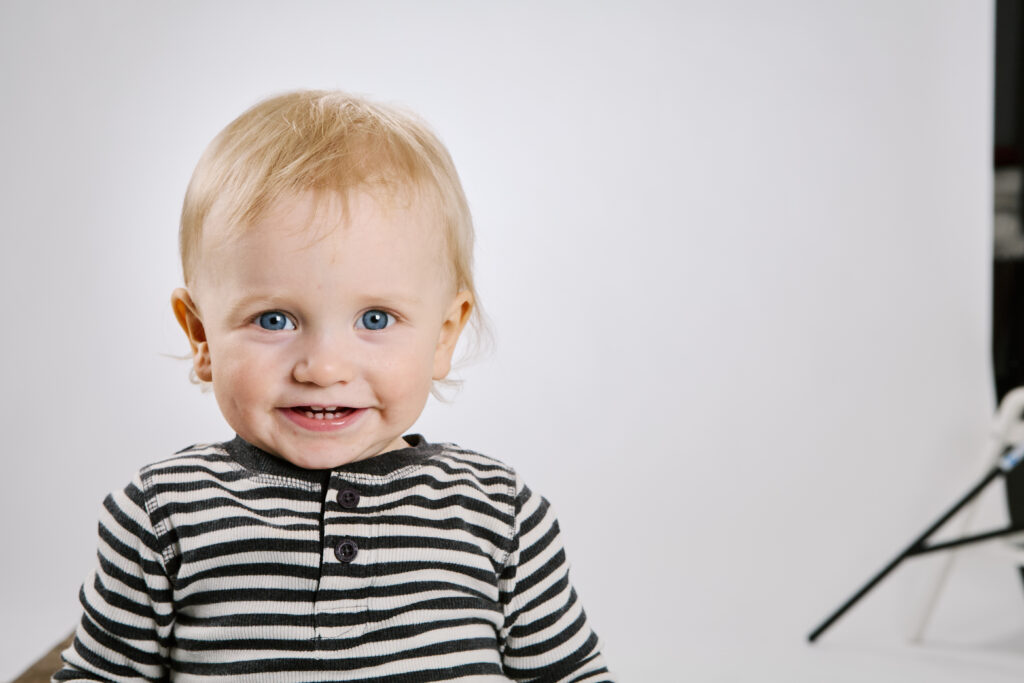 lapsikuvaus-turku-edullinen-perhekuvaus-valokuvaaja-linnankatu